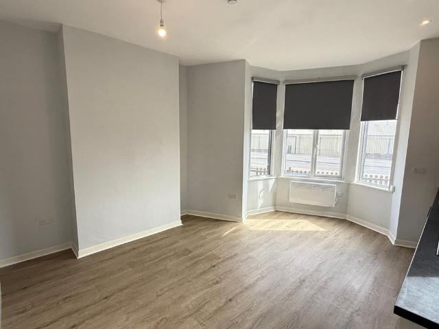 1 Bed Flat, Woodview Terrace, LS11