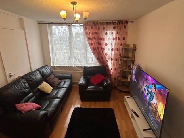 1 Bed Flat, Woolstaplers Way, SE16