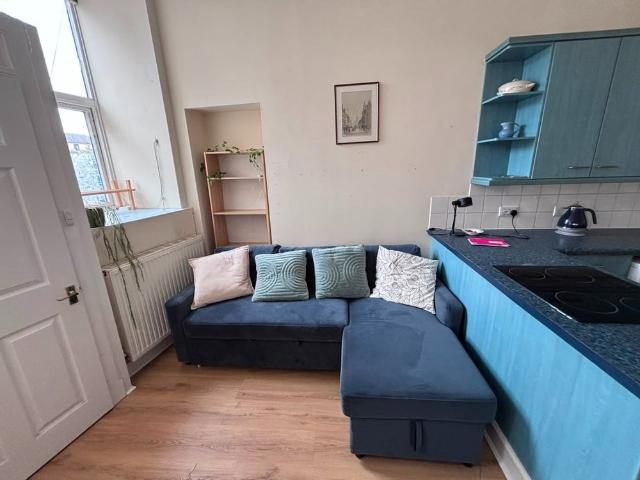 1 Bed Flat, Yeaman Place, EH11