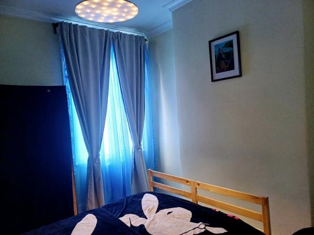1 bed flat 2 separate rooms and a kitchen