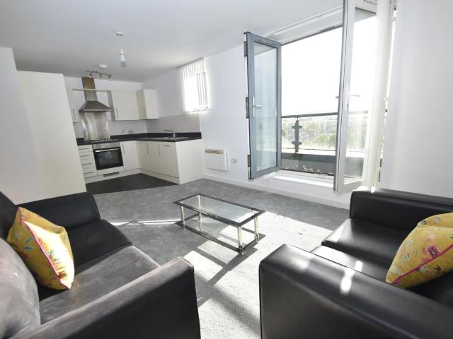 1 bed house to rent in Overstone Court, Cardiff Bay, CF10