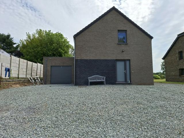 1 Bed House w/ 907m² Plot, Bertrix BE