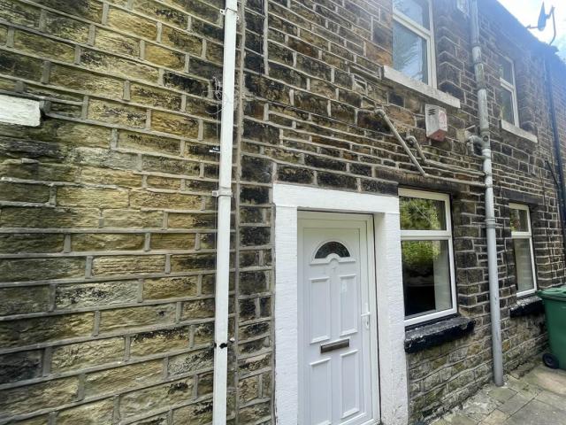 1 bed House End Terrace To Let in in Lowergate, Paddock, Huddersfield
