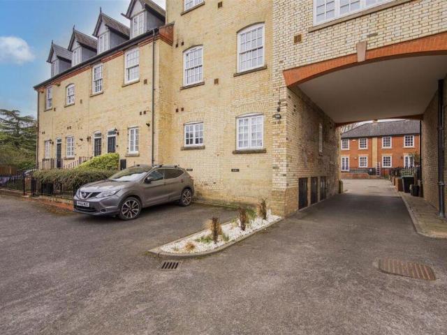 1 bed house for sale