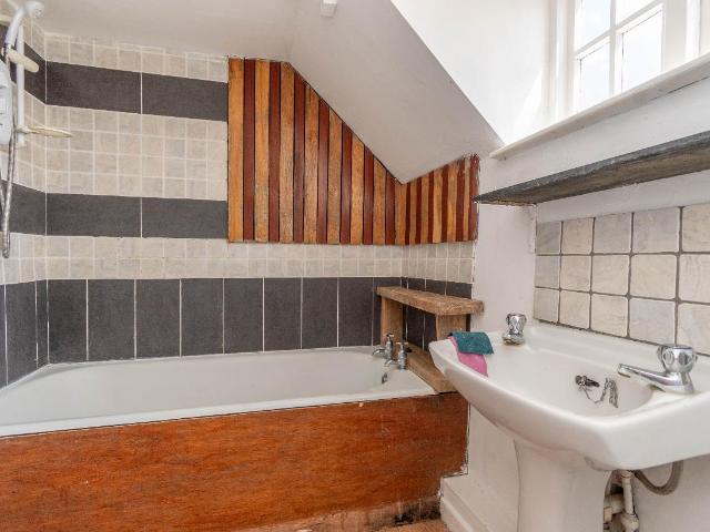 1 bed house for sale
