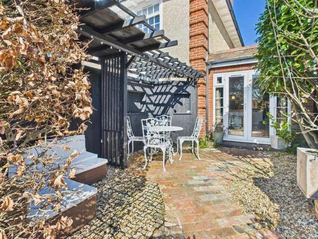 1 bed house for sale