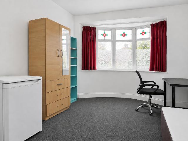 1 bed house share to rent in New North Road, Ilford