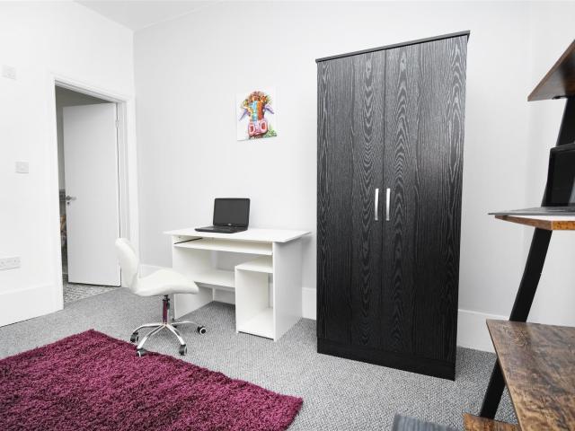 1 bed house share to rent in Hollingreave Road, Burnley, BB11