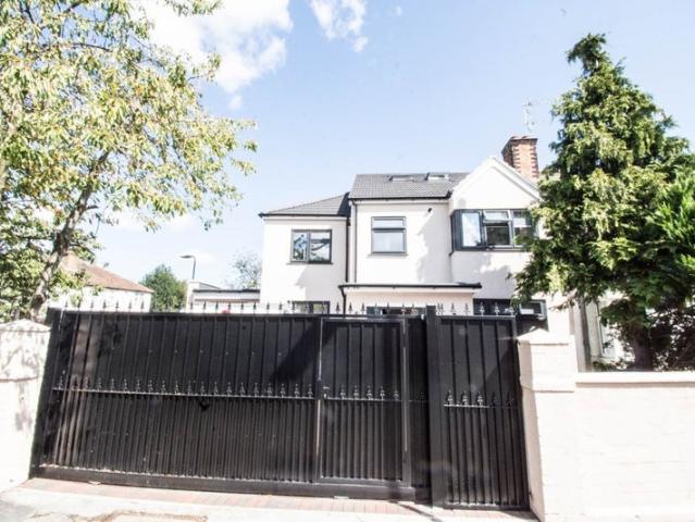 1 bed in Birkbeck Avenue, Greenford UB6