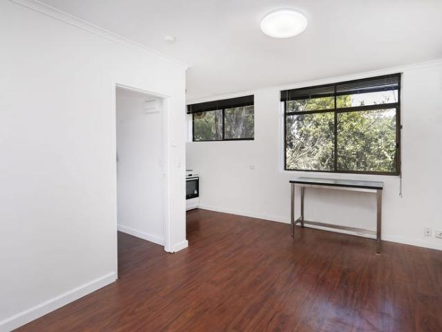 1 BED IN GREAT LOCATION!