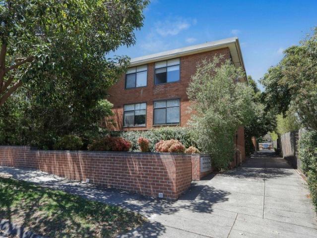 1 BED IN GREAT LOCATION!