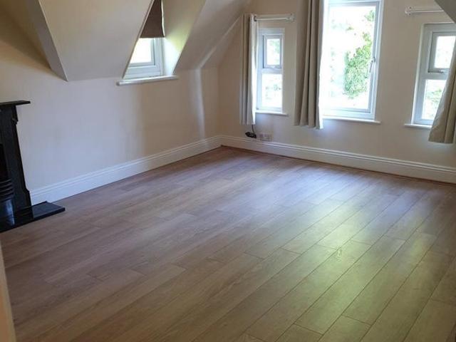 1 Bed Loft Style Flat in a Detached House