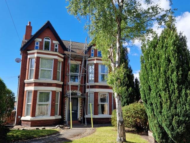 1 Bed Loft Style Flat in a Detached House
