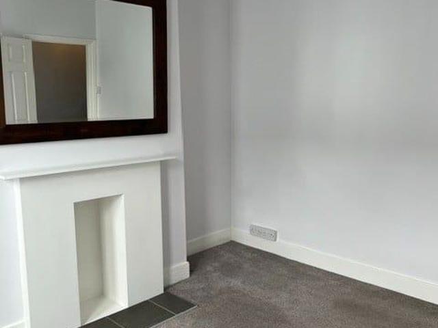 1 Bed Maisonette, Pevensey Road, SW17