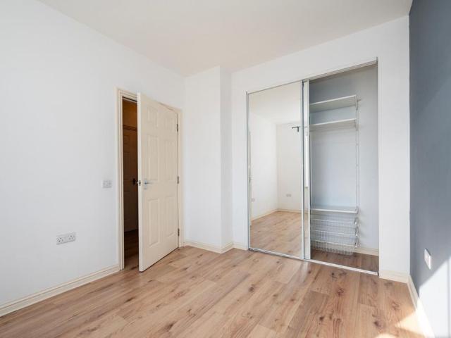 1 bed, modern first floor flat