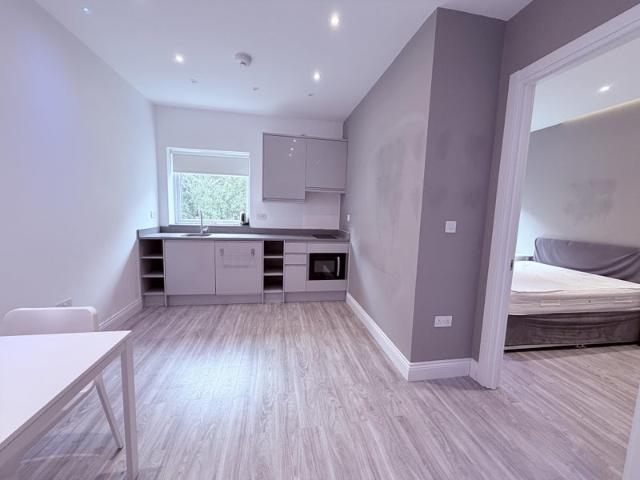 1 Bed Modern Flat NW9