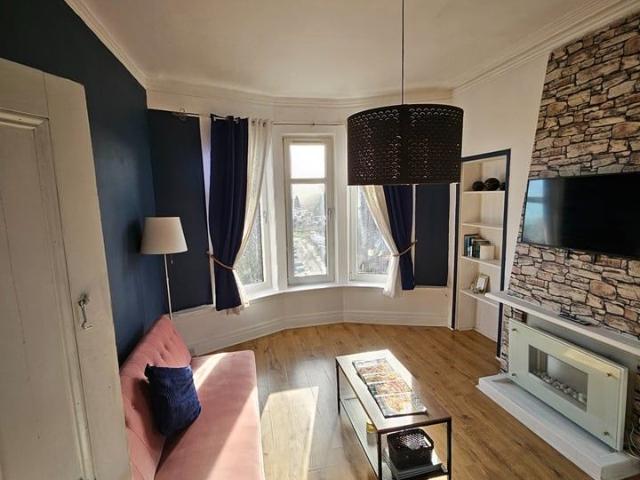 1 Bed Penthouse, Budhill Avenue, G32