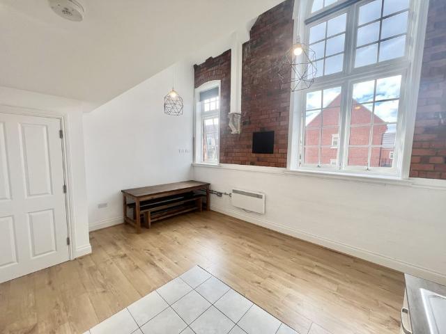 1 bed Penthouse To Let
