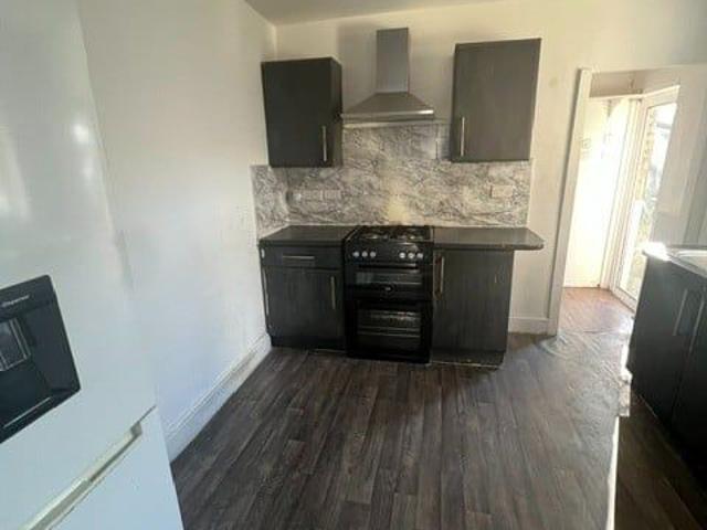 1 Bed Semi Detached House, Grosvenor Road, IG1