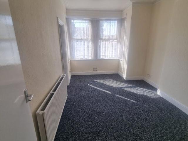 1 Bed Semi Detached House, Seymour Garden, IG1