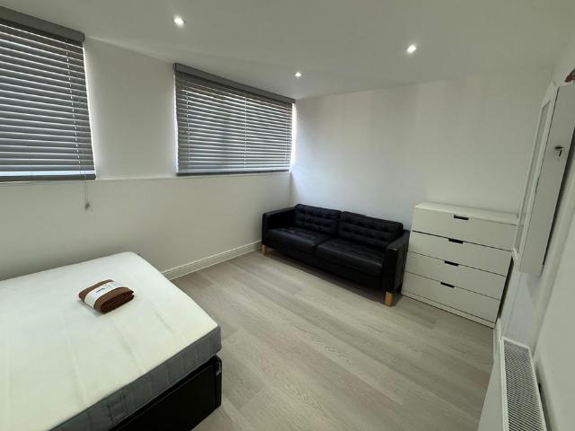 1 bed Semi Detached House To Let