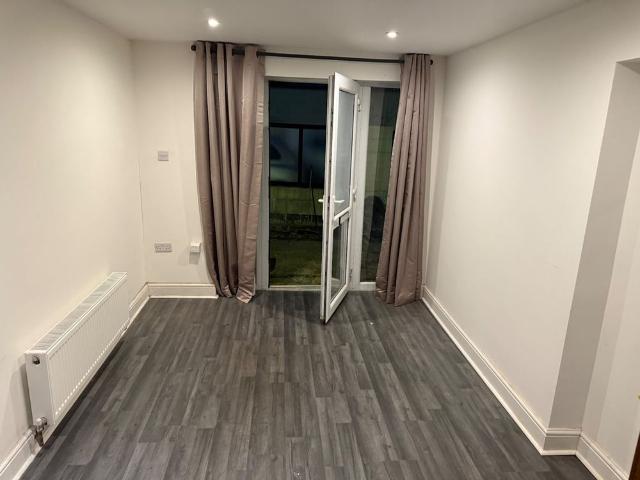 1 Bed Semi Detached House, Windsor Walk, LU1