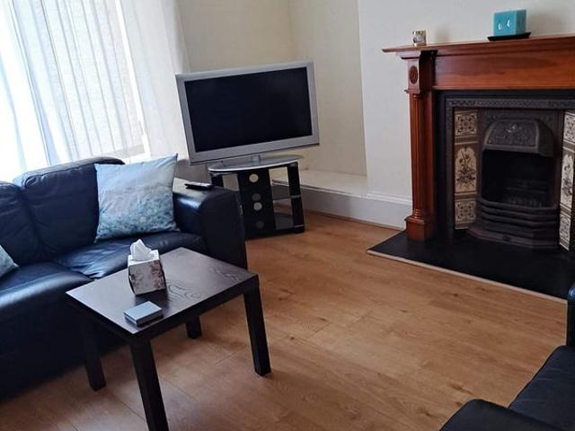 1 bed smart central flat