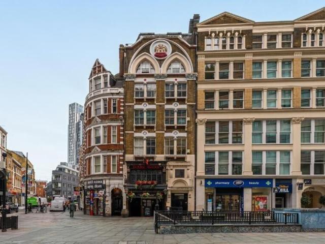 1 Bed Spacious Flat to let City of. 1 bed apartment to rent £2,700 pcm £623 pw