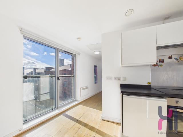 1 bed studio flat to let