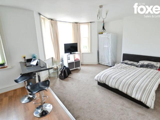 1 bed studio flat to rent in Oakwood House, West Hill Road, Bournemouth, Dorset, BH2 5PH