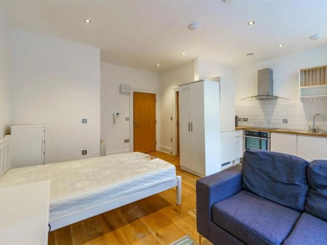 1 bed studio flat to rent in Grainger Street, Newcastle Upon Tyne, NE1