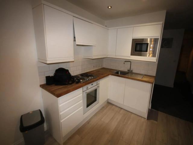 1 bed studio flat to rent in James Street, Bradford, BD1