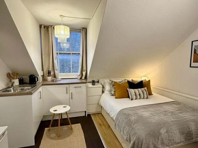 1 bed Studio Flat in Bond Street