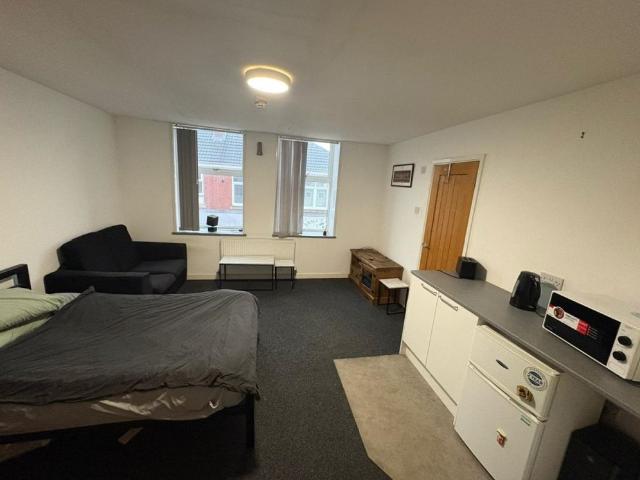 1 bed Studio To Let