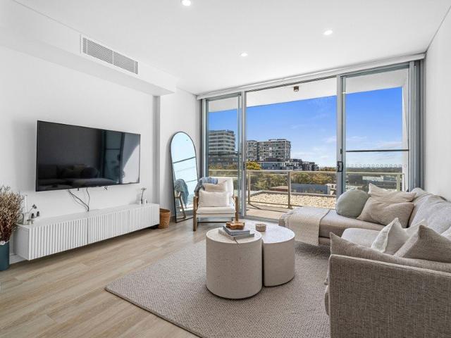 1 Bed + Study with Panoramic Views