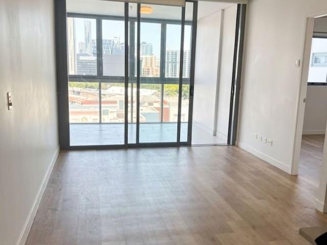1 Bedroom, 1 Bath + Car