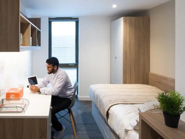 1 Bedroom, 1 Bathroom