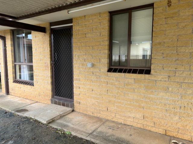 1 Bedroom 1 Bathroom unit in Quiet location low maintenance