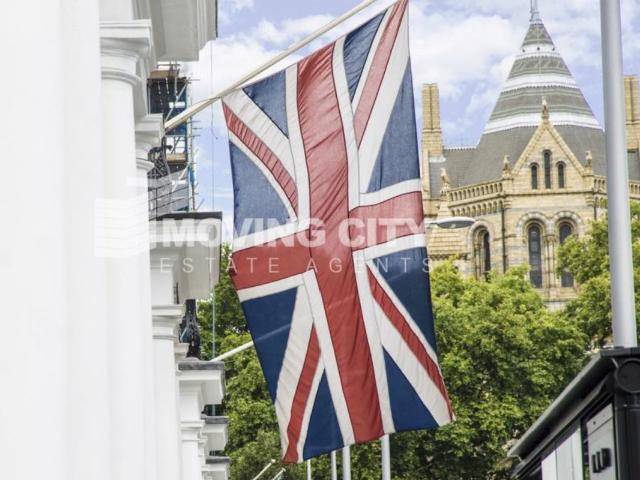 1 bedroom, 1 bathroom Flat to rent in Chelsea Cloisters, Chelsea, SW3 | Moving City Estate Agents