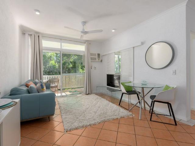1 BEDROOM: 1 BATHROOM: FULLY FURNISHED: CLOSE TO TOWN & BEACH