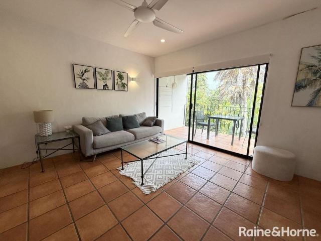 1 BEDROOM: 1 BATHROOM: FULLY FURNISHED: CLOSE TO TOWN & BEACH: RESORT STYLE LIVING