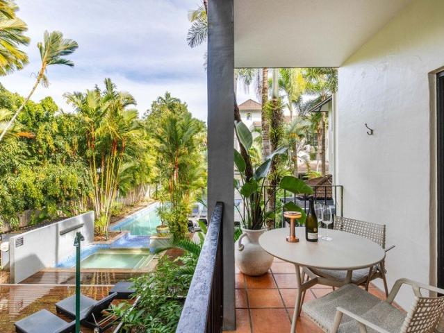 1 BEDROOM: 1 BATHROOM: FULLY FURNISHED: CLOSE TO TOWN & BEACH: SHORT TERM LEASE