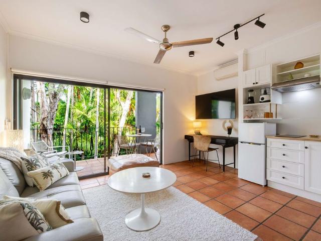 1 BEDROOM: 1 BATHROOM: FULLY FURNISHED: CLOSE TO TOWN & BEACH: SHORT TERM LEASE
