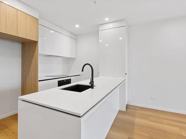 1 BEDROOM, 1 BATHROOM, SECURE PARKING + CITY VIEWS