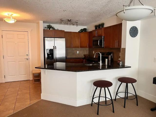 1 bedroom, 1 den, 1 full bath apartment near Tuscany LRT station — 1 Bedroom+ Den Condo Unit