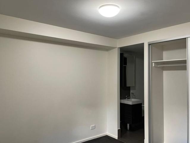 1 bedroom + 1 study Apartment in city 【walking distance to rundle street】
