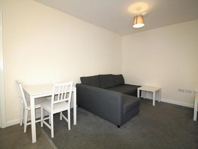 1 bedroom 1st floor flat, Edward St. 1 bed flat to rent £500 pcm £115 pw