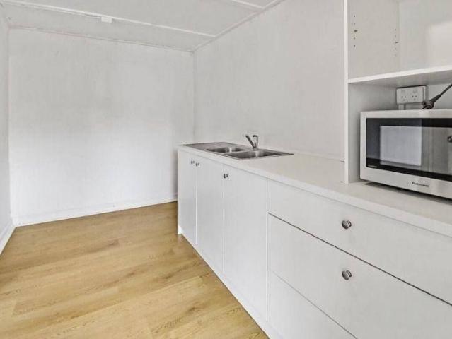 1 BEDROOM $395/WEEK ELECTRICITY & WATER INCLUDED
