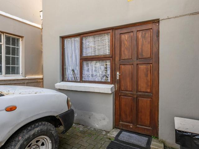1 Bedroom cottage to rent in Newton Park, Port Elizabeth