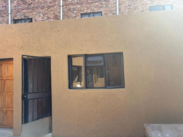 1 Bedroom cottage to rent in Bellevue, Johannesburg